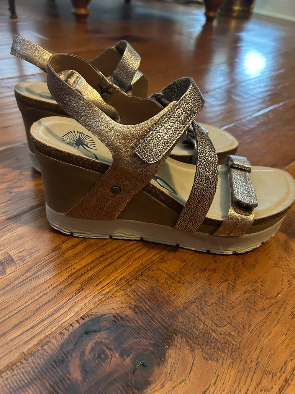 OTBT Metallic Rose Gold Crisscross Slingback Sandals - Picture 2 of 6